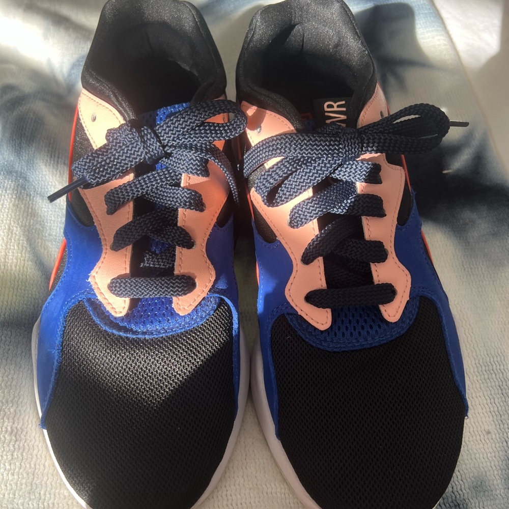 Puma girl power sneakers. Used 2 times.  Very comfortable.